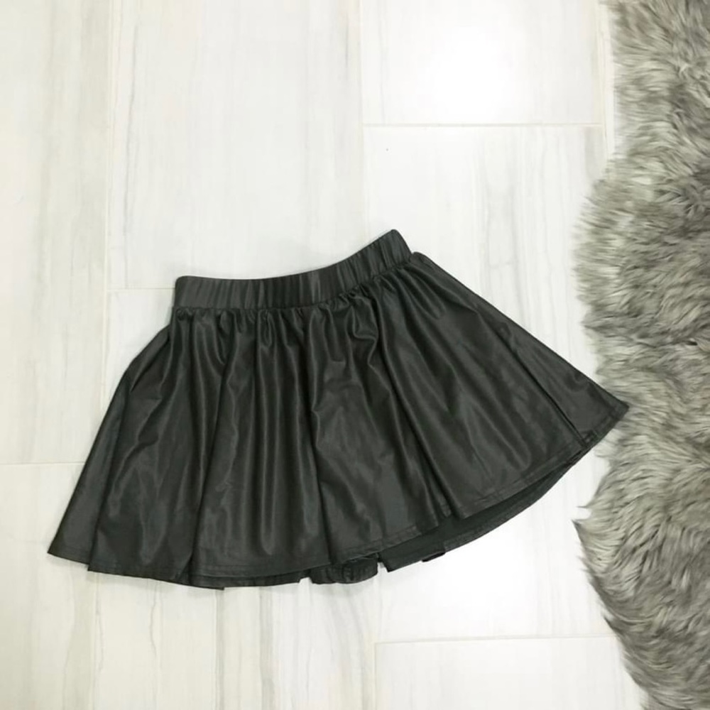Army green stretchy pleather faux leather mini a-line skirt (size s)